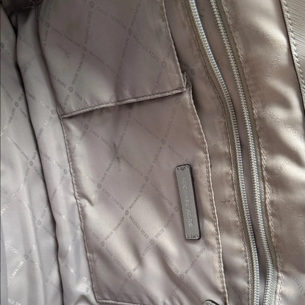 Michael Kors Saffiano Leather Jet Set Light Gray Bag Padded Laptop Closure